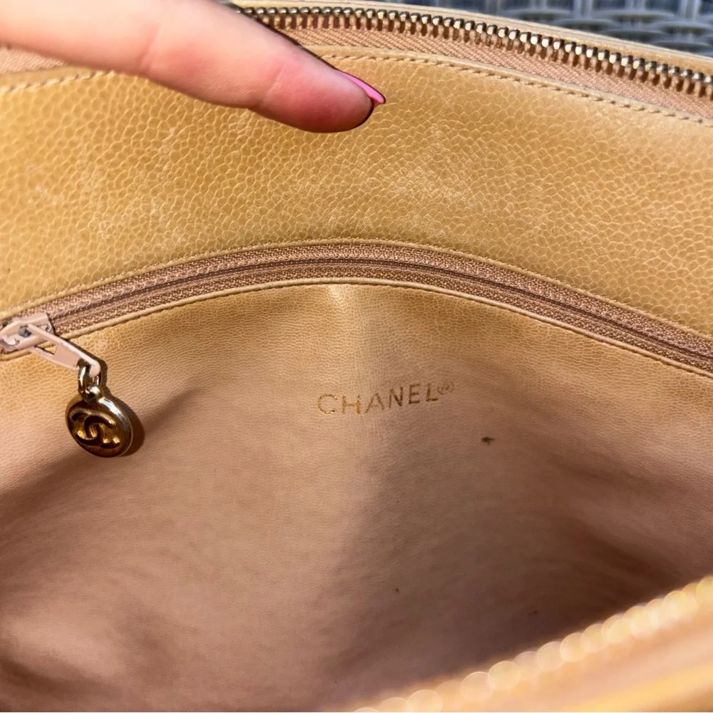 Authentic CHANEL beige Coco mark CC caviar leather tote CC charm
